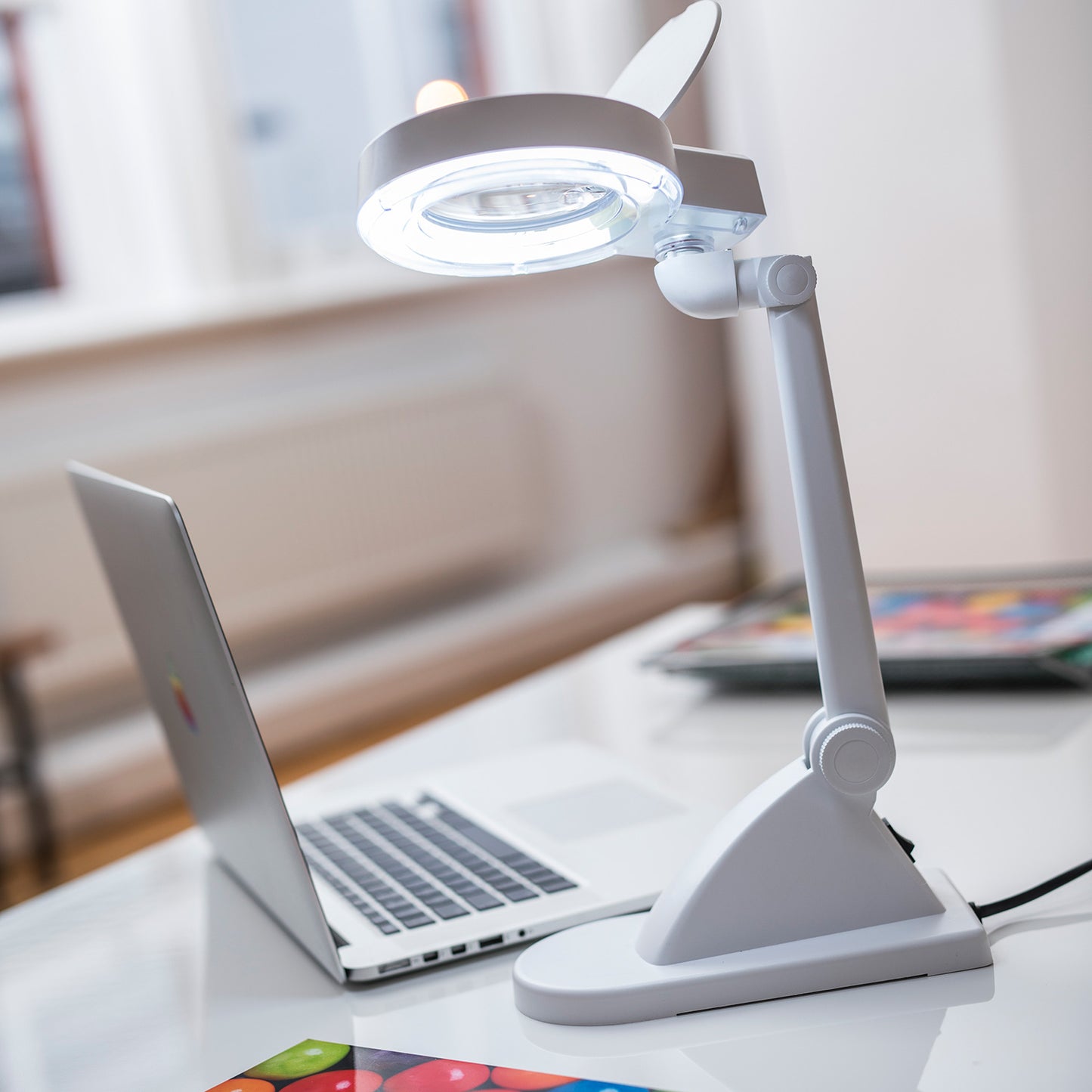 Mercury IM-048v2 Desktop Illuminated Magnifier Lamp